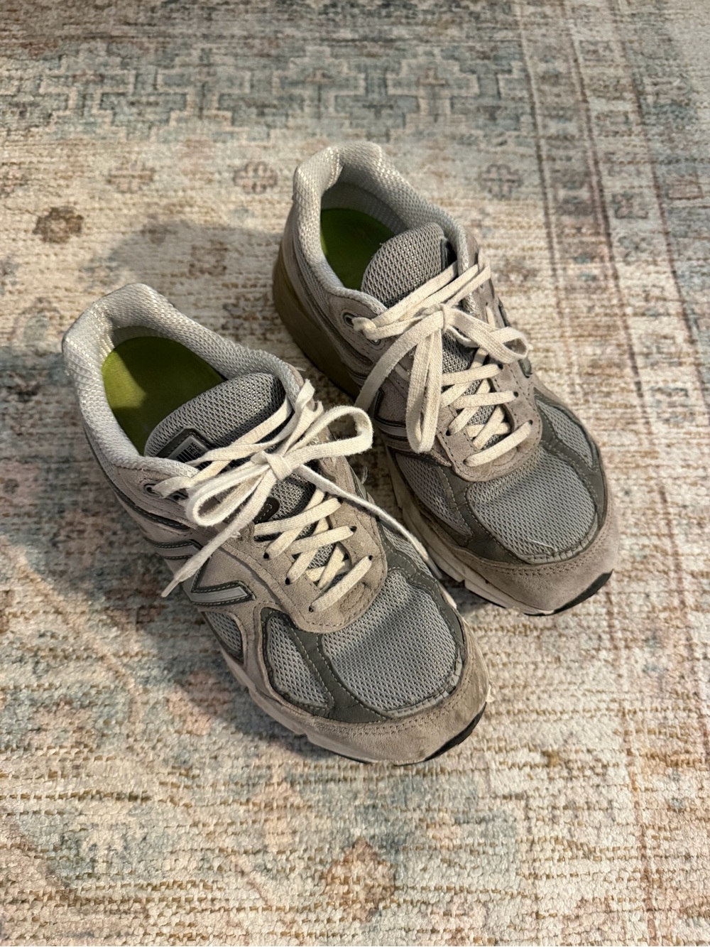 New balance tennis shoes